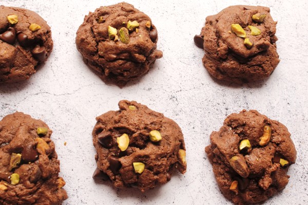 Dark Chocolate Pistachio Protein Cookies
